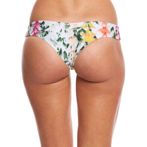 Stone fox swim Large Jessie bottom Lei Stand